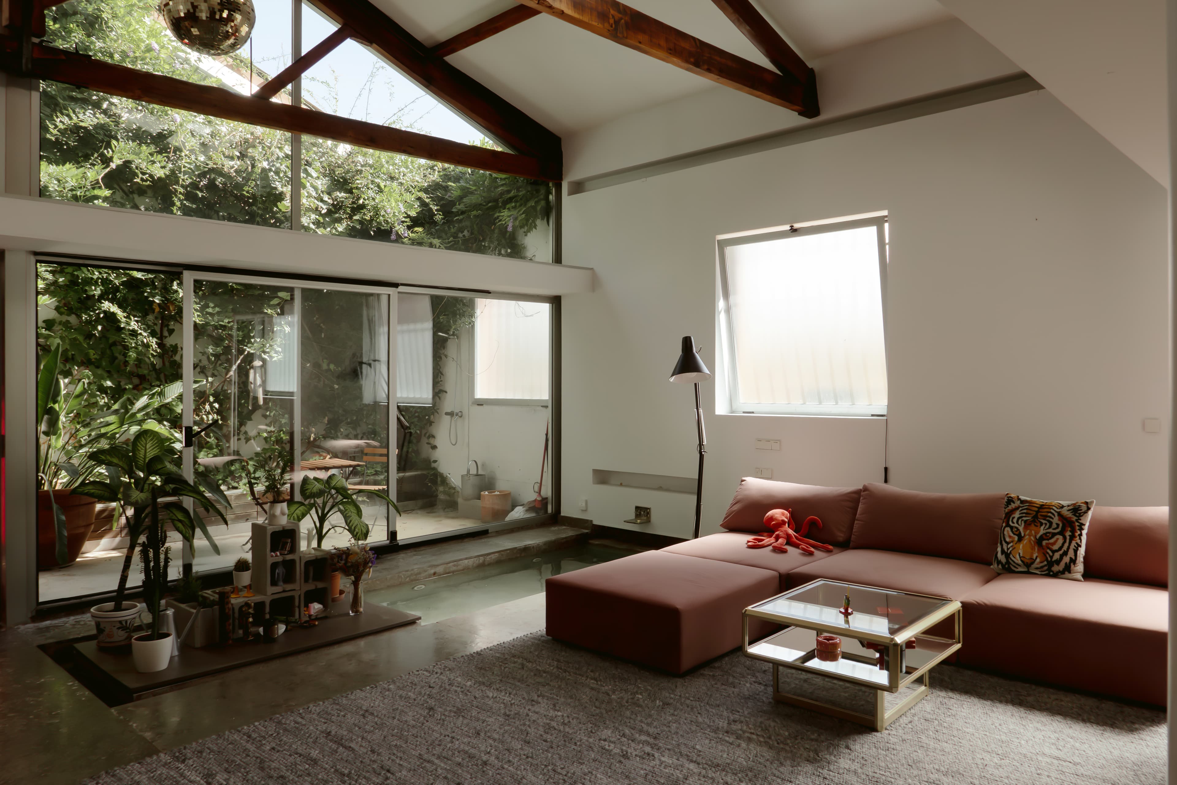 Image VirtualHome/j81z43xgs93vr1p3ymfh